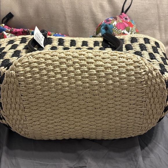 On 34th Isabellaa XL Straw Drawstring Tote - Picture 8 of 8